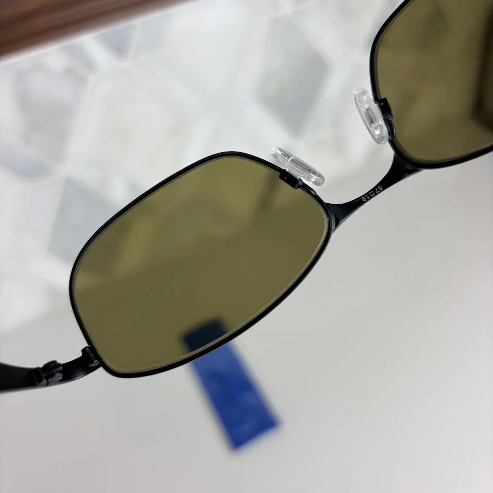 Shaquille O'Neal Black Gray Thin Rim Brown Tint Sunglass Pair Sunglasses Cloth